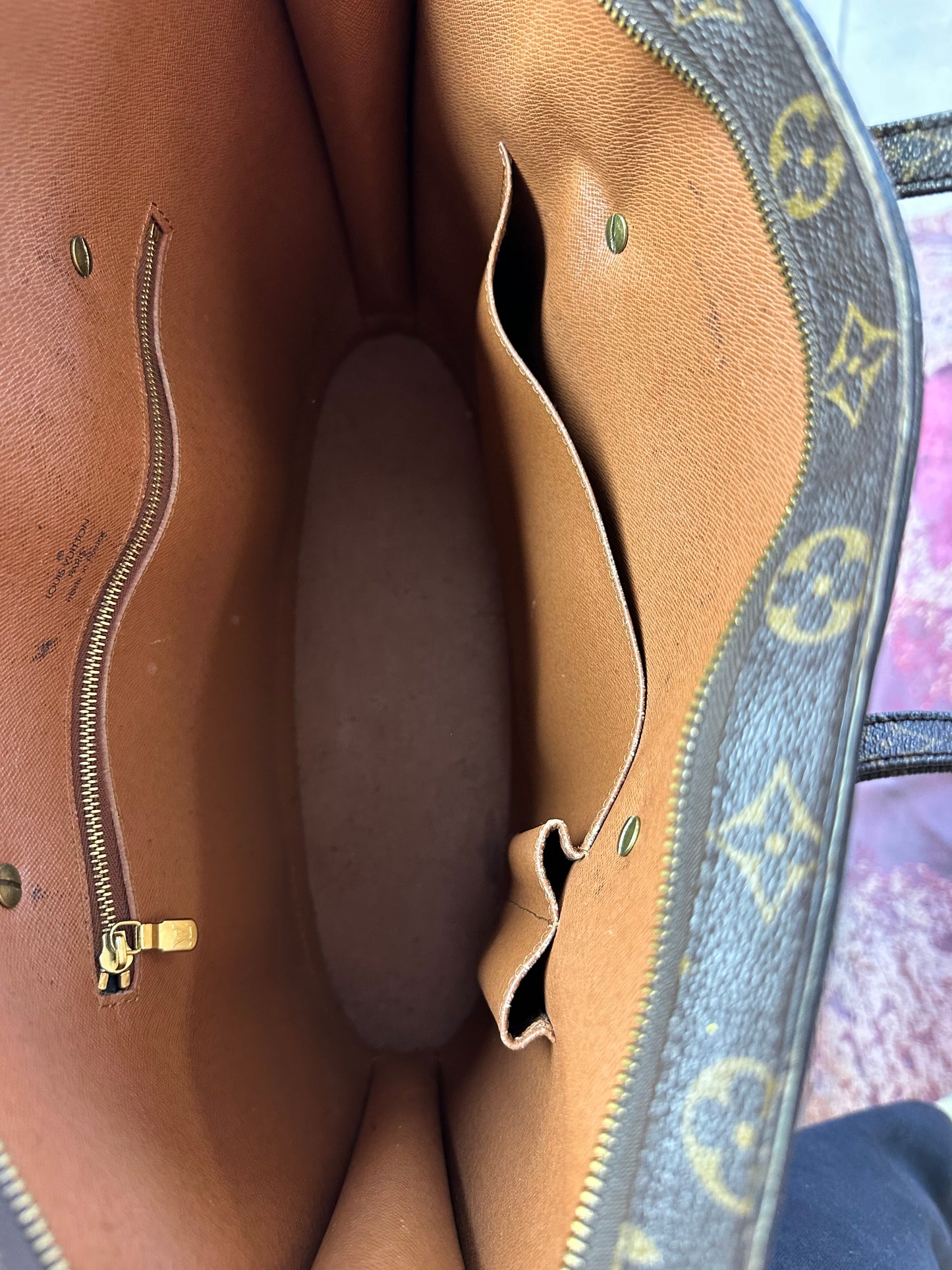 Tote’n Around | Grafetti