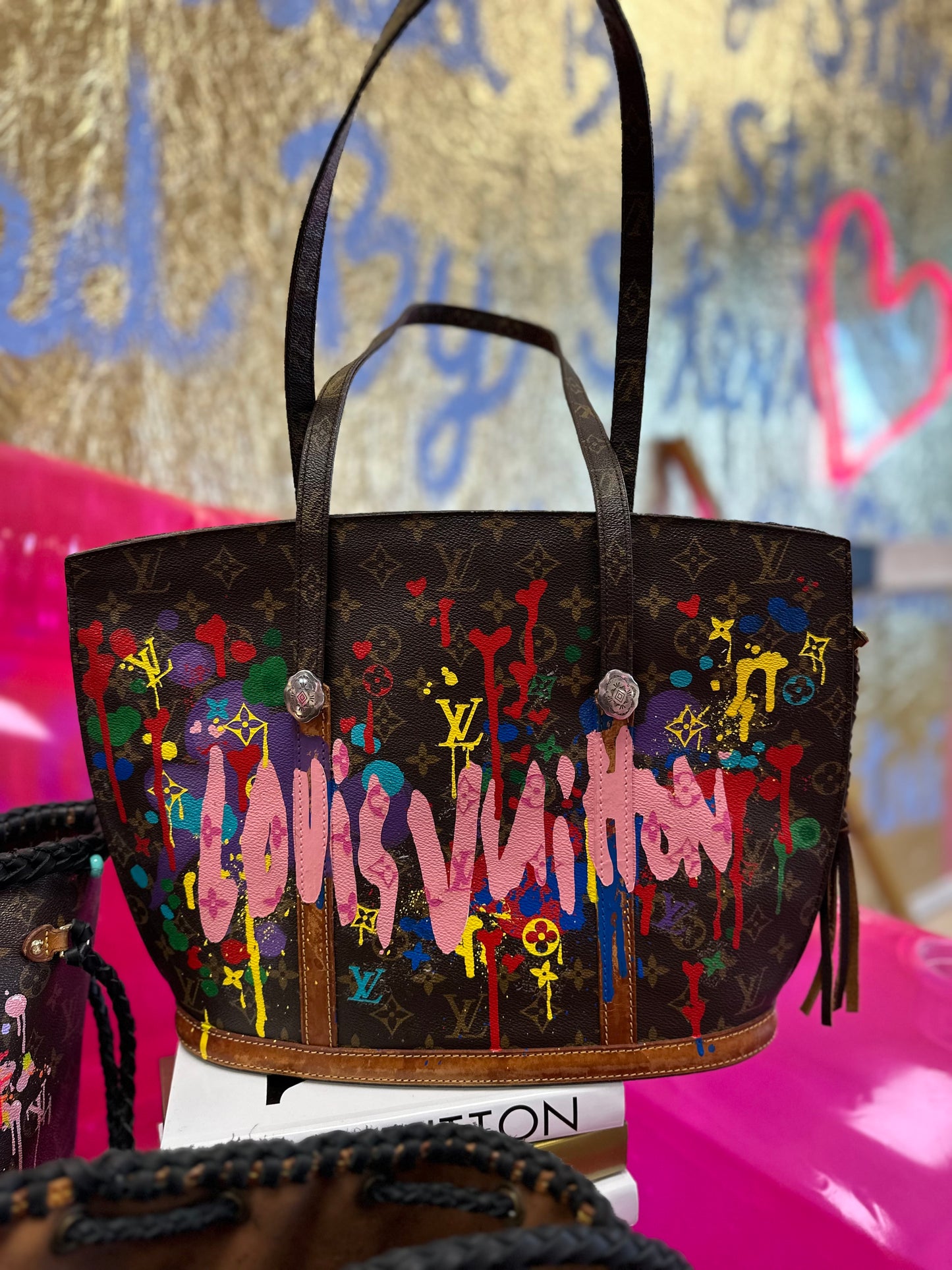 Tote’n Around | Grafetti