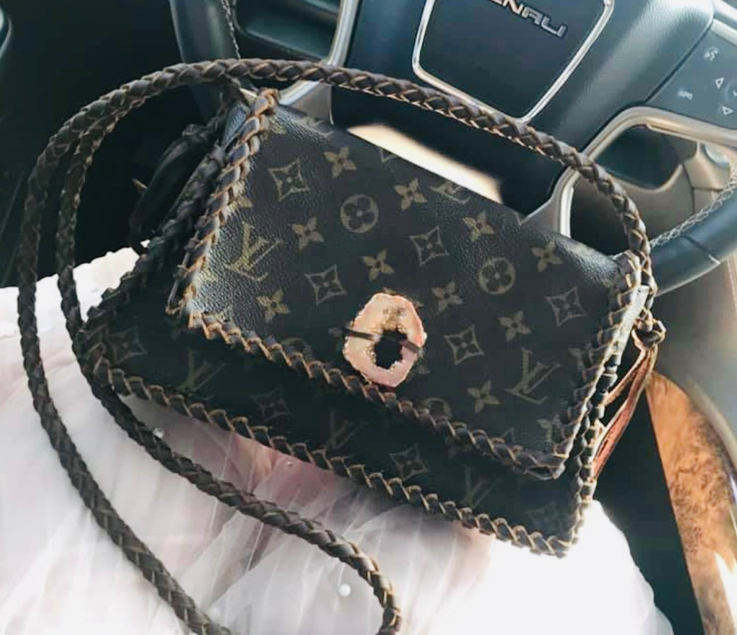LoVe Crossbody 🌹