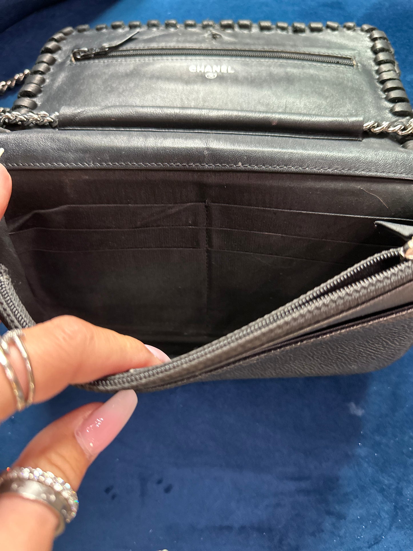CHANEL Crossbody/wallet 🖤