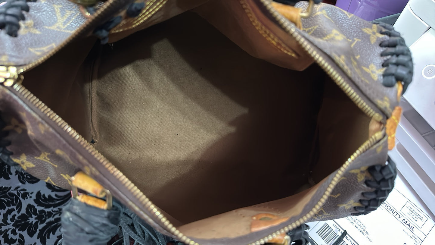 Austin 30 with crossbody strap!