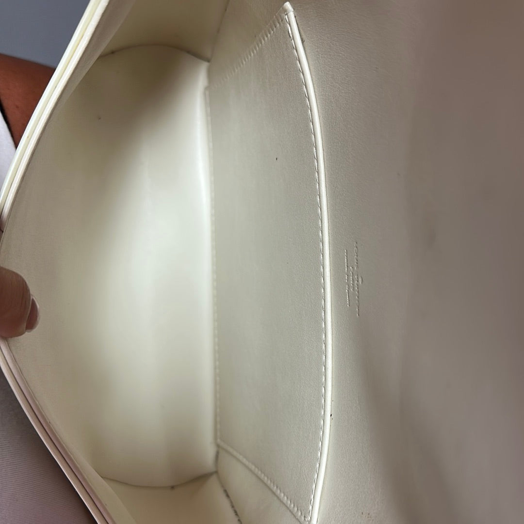 Pearl Beauty Crossbody!