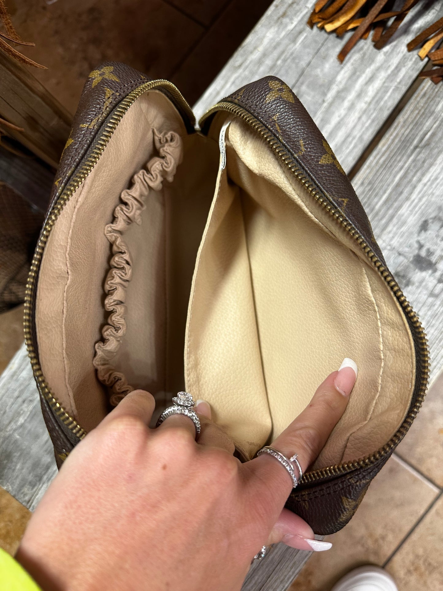Glamour Crossbody