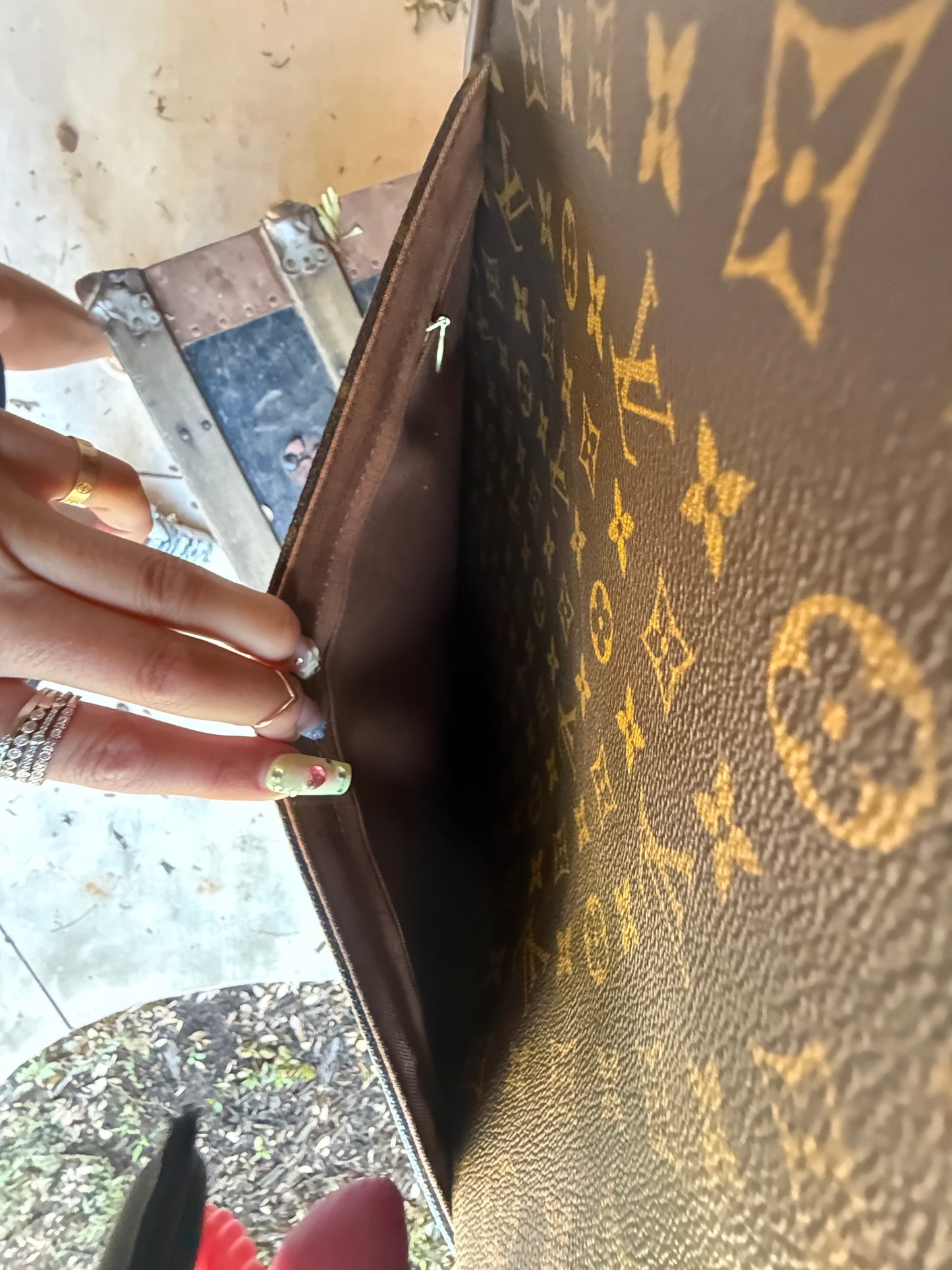 The Timeless Traveler Suitcase ✈️
