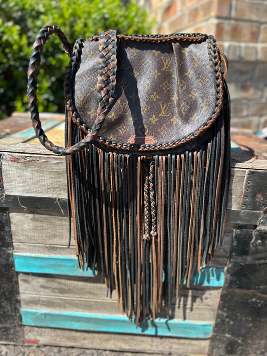 The Melli Crossbody 🖤