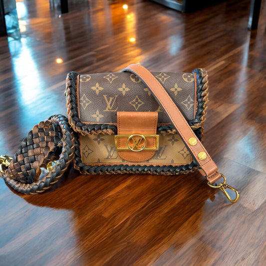Monogram Reverse Crossbody 🤎